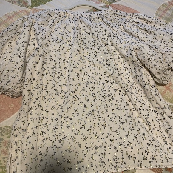 Vince Camuto white black & gold short baloon sleeved blouse NWOT SIZE SMALL - Picture 3 of 7